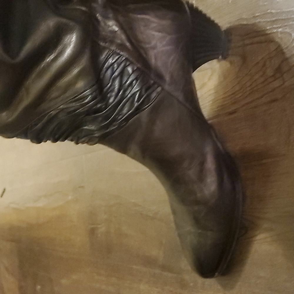 Boots - Picture 5 of 6